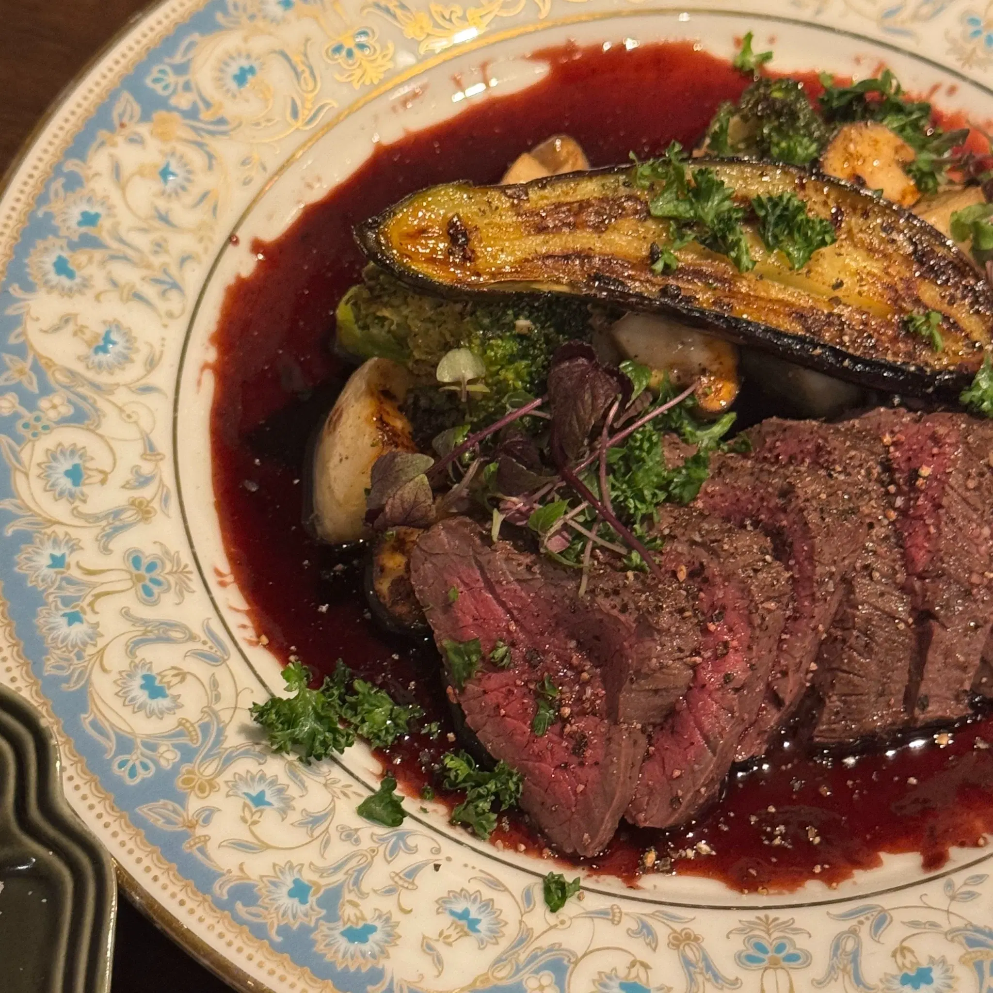 牛肉料理の一皿（別カット）